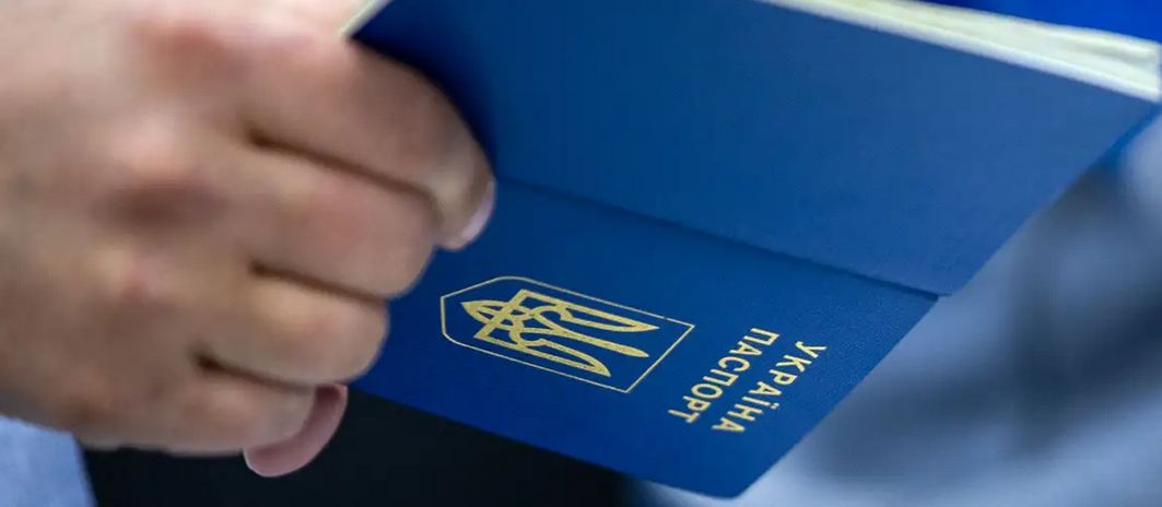 В Україні на три дні призупинили видачу та оформлення паспортів
